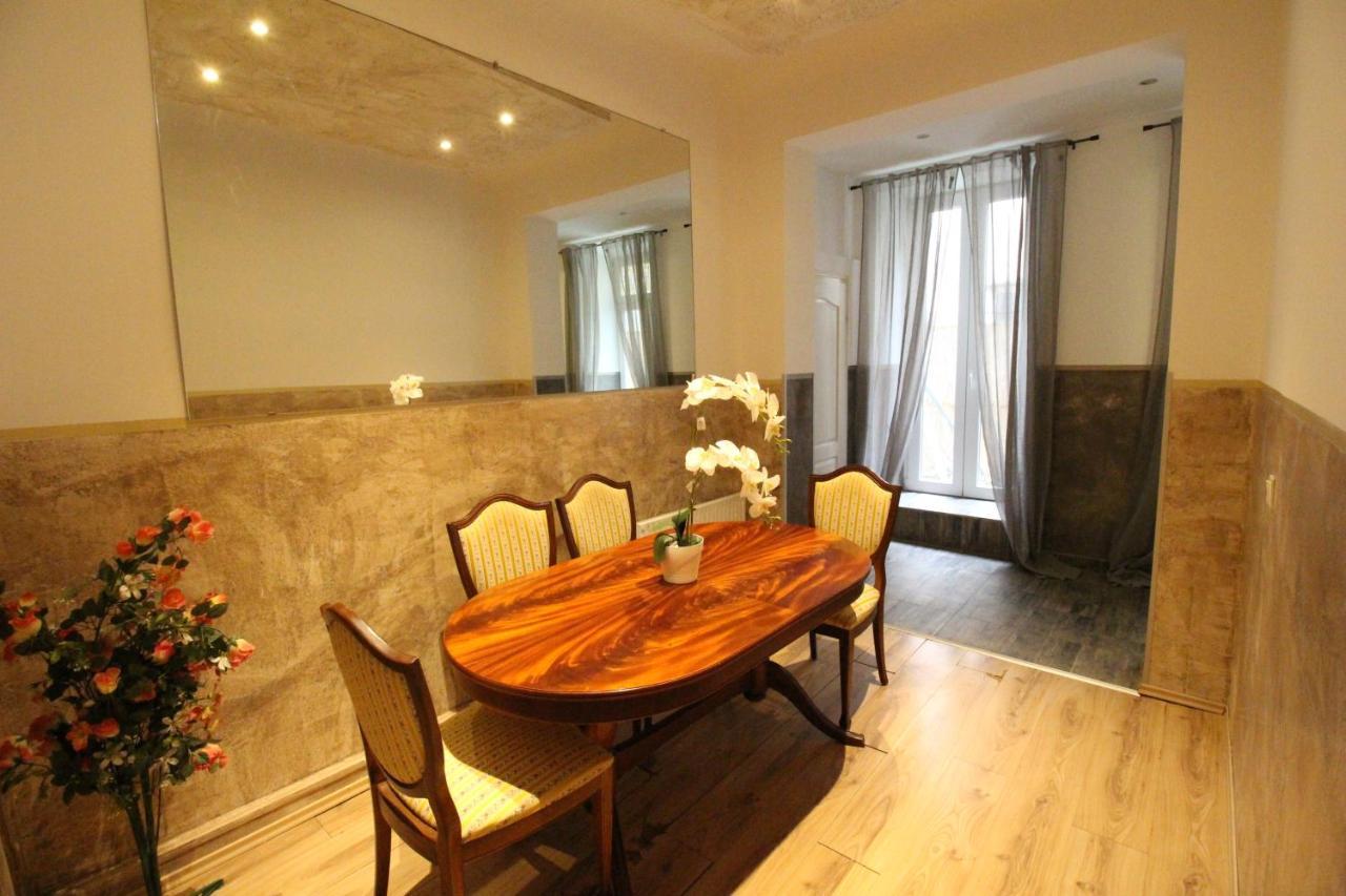 Private Triple Bedroom Rf1 Bécs Kültér fotó