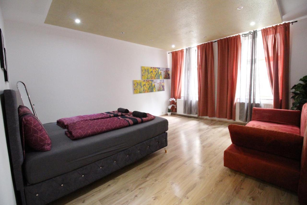 Private Triple Bedroom Rf1 Bécs Kültér fotó
