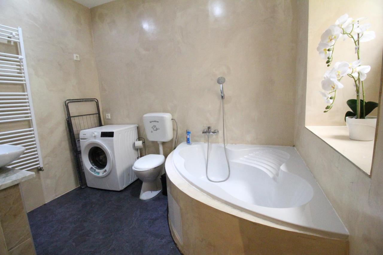 Private Triple Bedroom Rf1 Bécs Kültér fotó